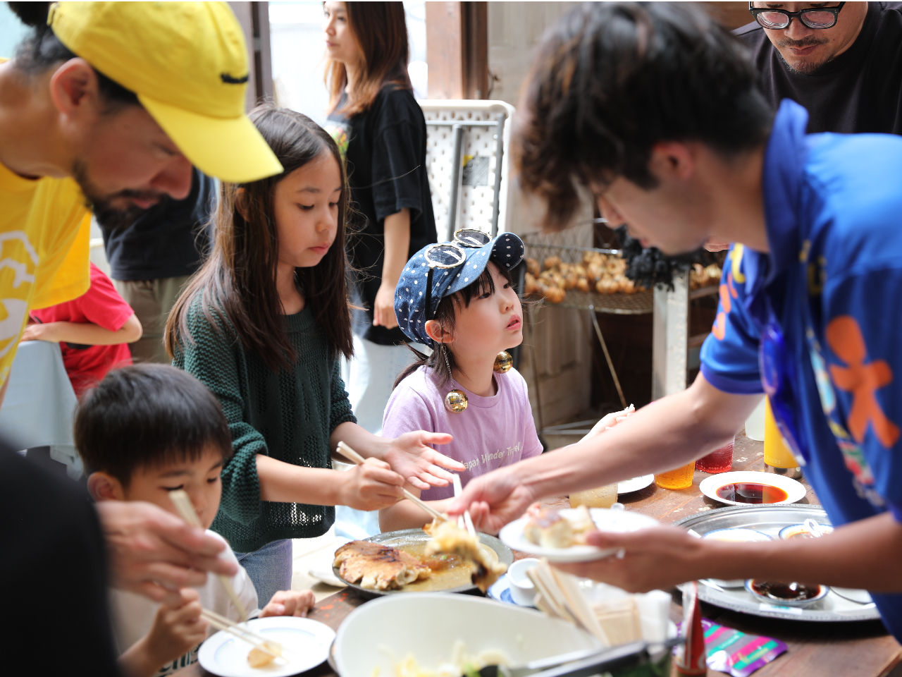 小学生まで無料!【餡から簡単!餃子作り&農家の家庭菜園収穫】手ぶらでOK!自社ブ...