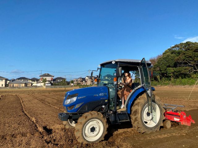 青い空や、銚子電鉄の電車、農作物をバックにステキな写真を撮ることができます!