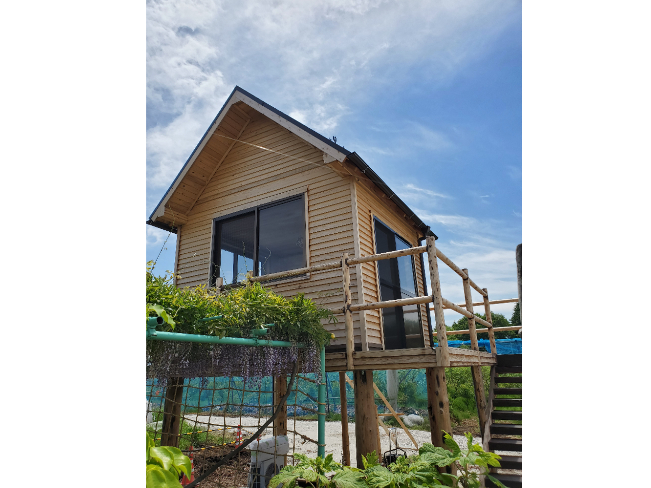 階段を上がれば眺め良しのツリーハウス!子どもから大人まで楽しめます!