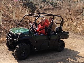 大型バギーで、本格的な林道や山道を走ります