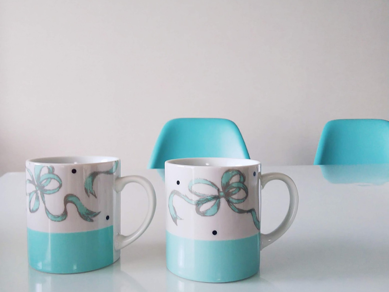 ティファニーカラーがところどころに散りばめられたサロンです。