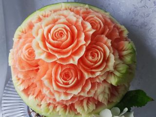 フルーツカービングレッスンになります(*^^*)初心者の方から受講できます♪薔薇は8回目で作れます