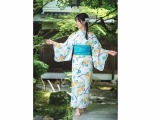 奈良燈花会を楽しむ女性浴衣コーディネート