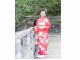 華やかな赤のお着物で、七五三らしい上品な装いに。