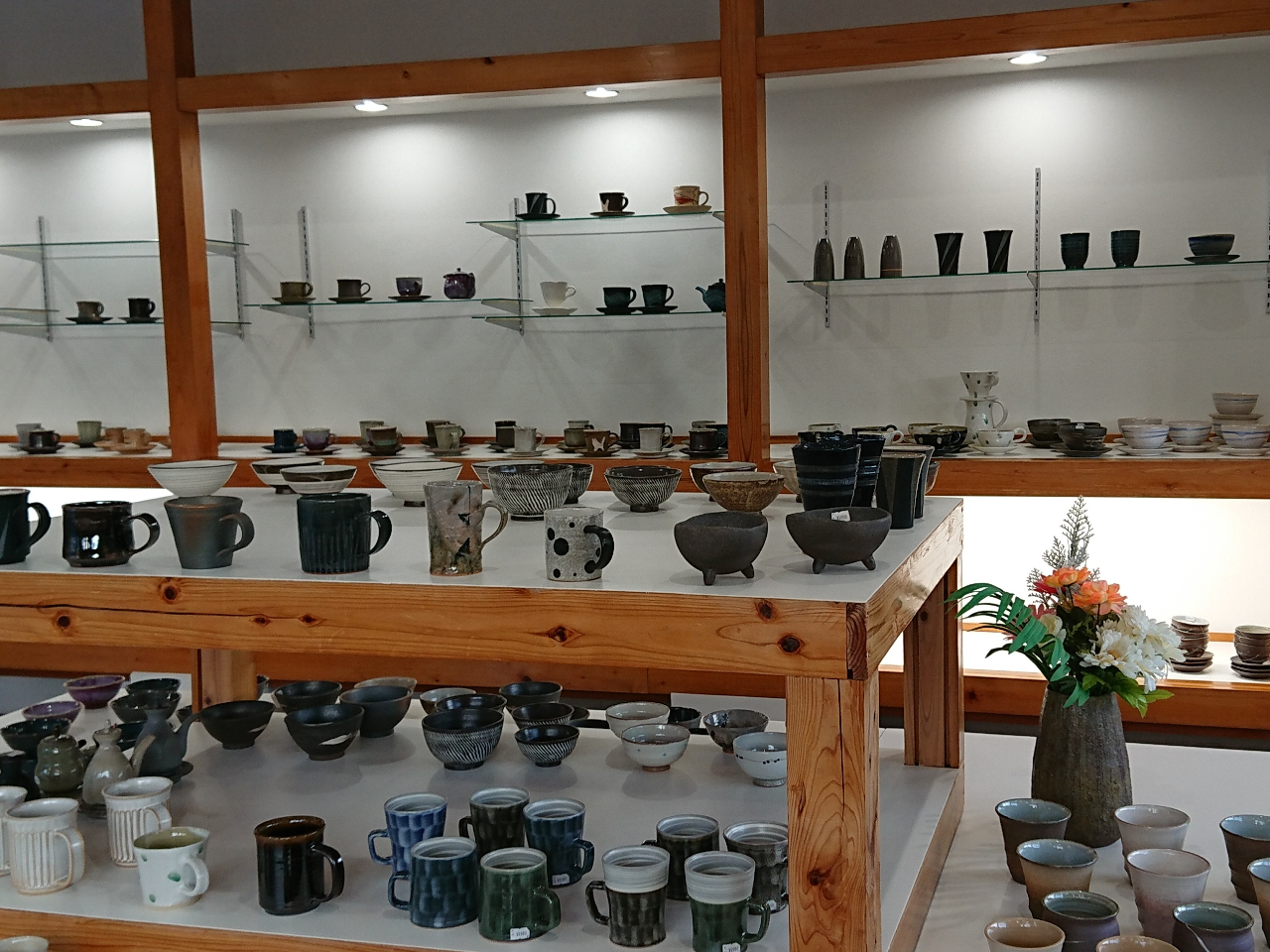 売店をリニューアルしましたので、陶芸体験の前後に是非お立ち寄りください!