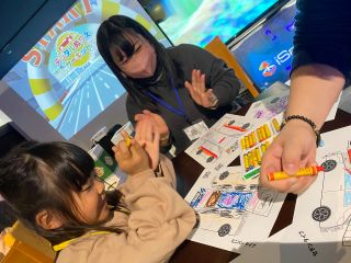 屋内で天候を気にせず、安全にお子様と楽しめます!お子様1名につき保護者1名無料なので気軽に家族で楽しめます。
