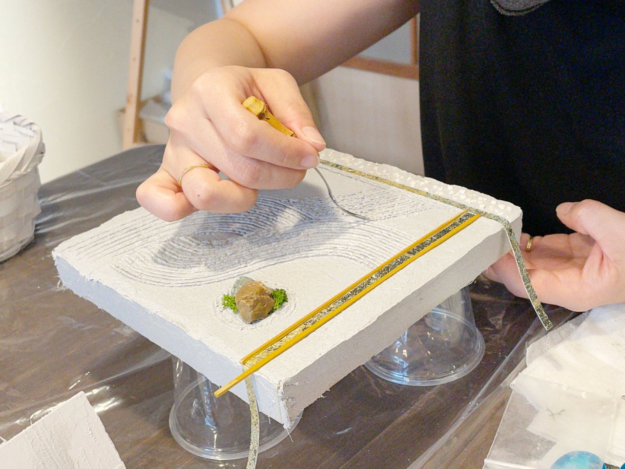 漆喰で作る枯山水アート体験!あなただけの小さな庭園がつくれます!