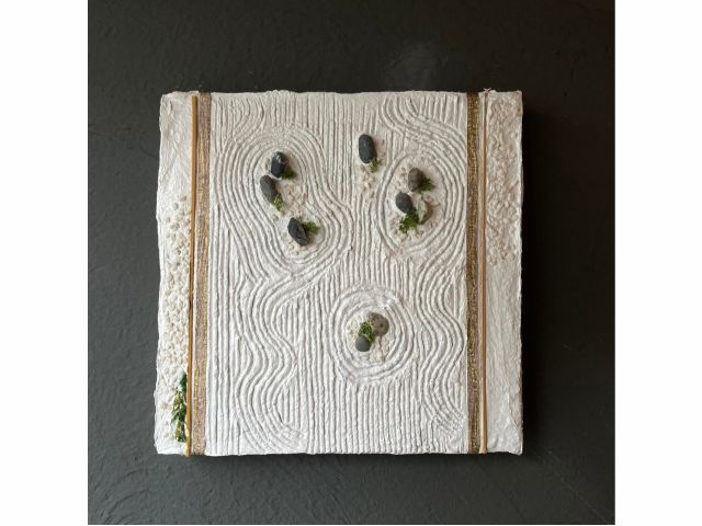 インテリアとして押しピン等で壁に飾って楽しめます。(サイズ:18cm各)