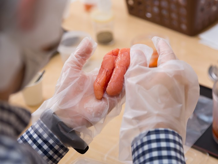 週末のお出かけの方にも旅行の方にも大人気のオリジナル明太子づくり体験♪