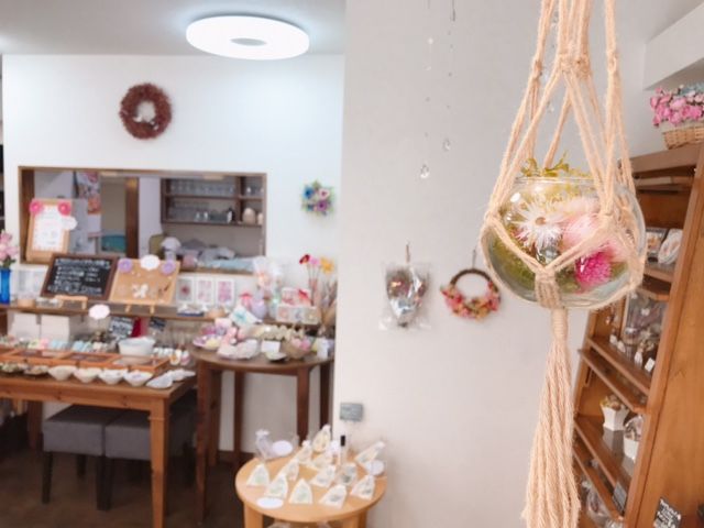 優しい香りが広がる店内でお買い物や手作り体験ができます