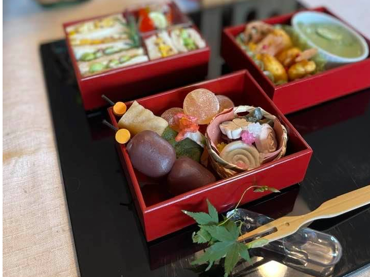 徳島スイーツアフタヌーンティー◇徳島の伝統工芸品”遊山箱”に徳島スイーツを詰めて...