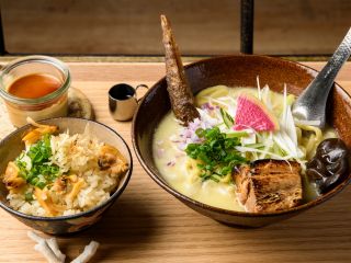 【ランチ付体験プラン】<真珠取り出し体験×貝出汁沖縄そば> 多数のメディアで紹介された、大好評の「貝出汁沖縄そばキセキ.」との特別コラボプランをご用意しました