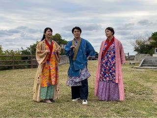 琉装で御嶽(三重城)めぐり