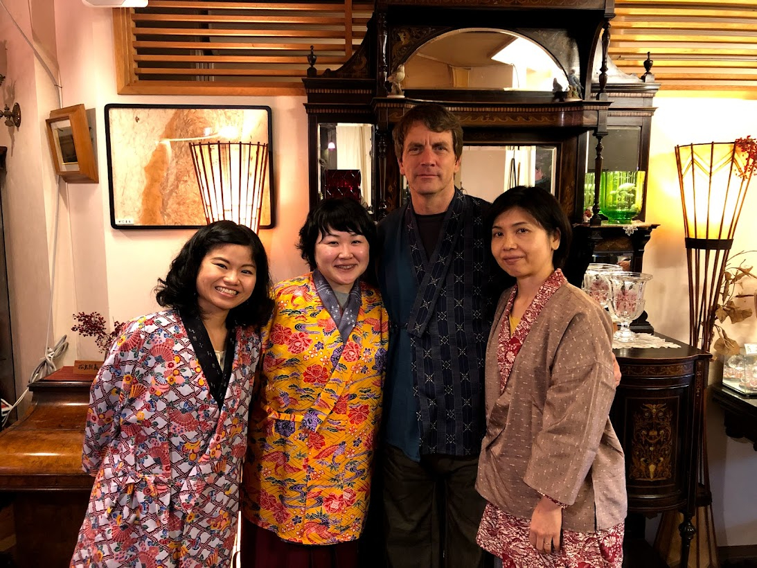 琉装を着てお食事会(沖縄第一ホテル)