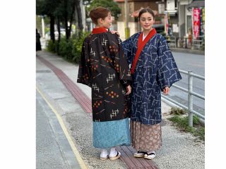 琉装で街を散策