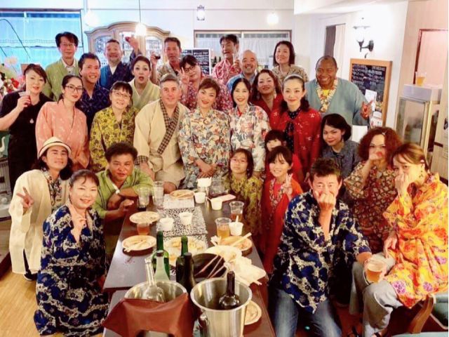 【琉装でパーティ!】沖縄を愛する世界中の方との交流で、琉装を着るとワクワクドキドキがさらに盛り上がります!お食事会やお祝いでも楽しめます。