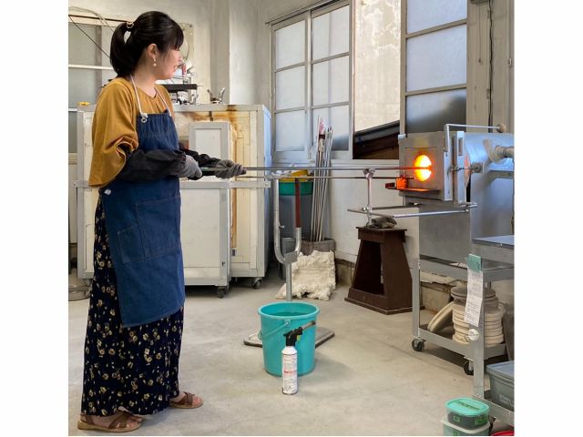 ドキドキしながらガラスを焼きます!