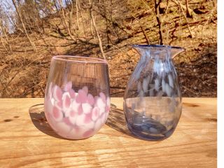 旅の思い出に♪プレゼントに♪吹きガラス制作体験をしてみませんか?2色を選んでカラフルに!組み合わせは無限大!白×ピンクとクリア紺×水色