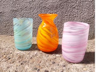 旅の思い出に♪プレゼントに♪吹きガラス制作体験をしてみませんか?人気のマーブル模様!左から水色×うす緑!オレンジ×黄色!ピンク×白