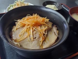 温泉熱で調理、仕込みから3日間かけた湯上がりチャーシュー丼