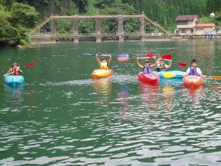 とても静かなダム湖です!