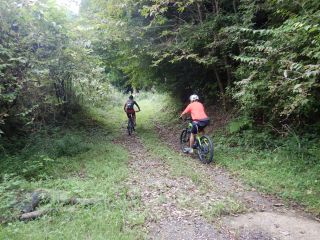 ちょっとだけオフロードも走ります!桑野内コース