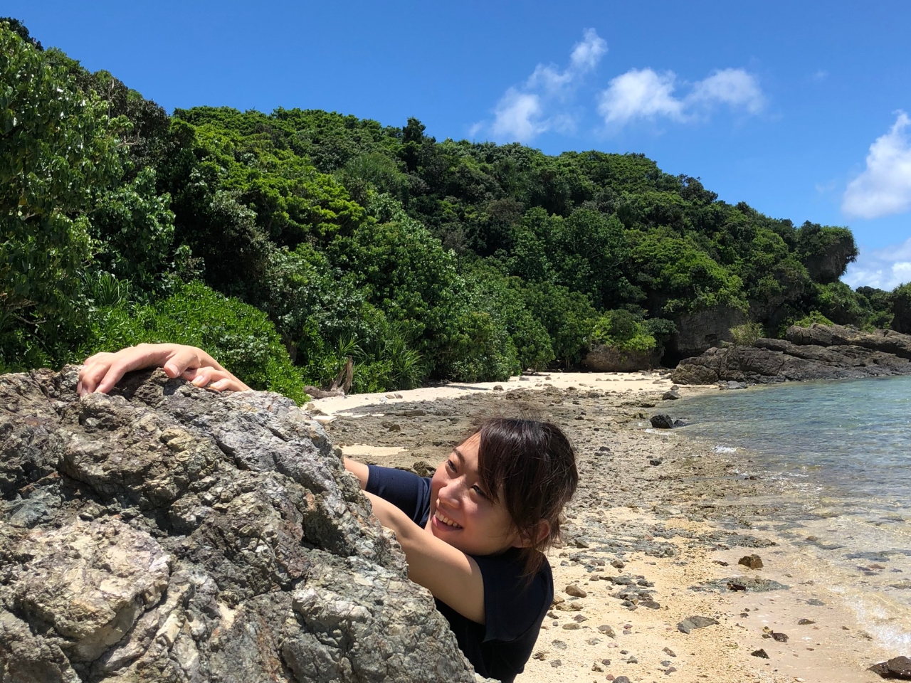 海を背にボルダリング!