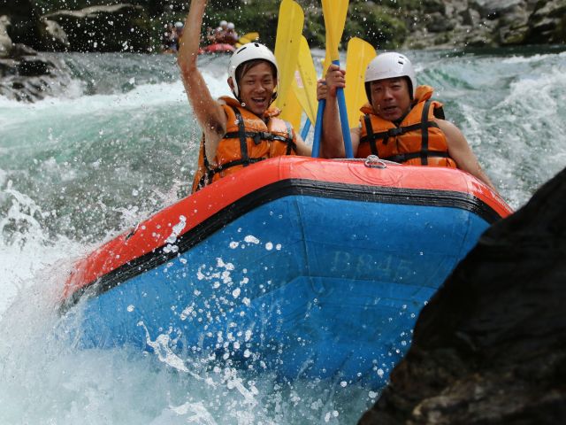 14 00 保津川ラフティング 京都 駅近 駐車場有 仲間 家族 カップルで手軽に大自然を遊ぼう 激流ドキドキ 親切丁寧な笑顔でスタッフがおもてなし 運営年の実績と楽しいツアーに自信 ビックスマイル 保津川ラフティング じゃらん遊び体験 14 00 保津川ラフティング 京都 駅近 駐車場有 仲間 家族 カップルで手軽に大自然を遊ぼう 激流ドキドキ 親切丁寧な笑顔でスタッフがおもてなし 運営年の実績と楽しいツアーに自信 ビックスマイル 保津川ラフティング じゃらん遊び体験