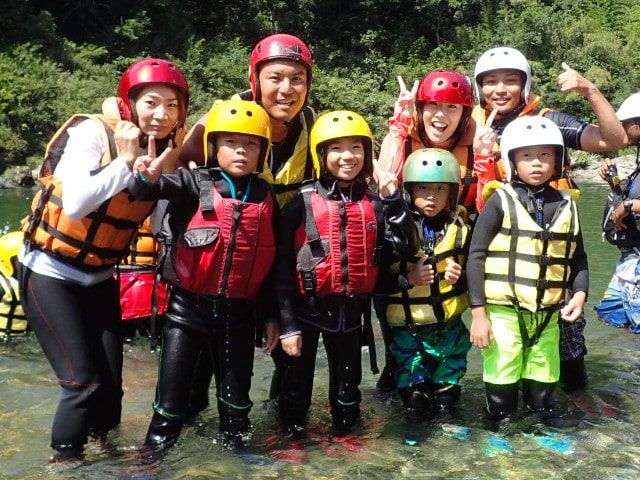 11 00 5歳から参加可能 保津川ラフティング 本格ファミリーコース 京都ジュニアからシニアまで楽しめる 大自然を遊ぼう 親切丁寧な笑顔でスタッフがおもてなし 駅近 駐車場有 ビックスマイル 保津川ラフティング じゃらん遊び体験 11 00 5歳から参加可能 保津川ラフティング 本格ファミリーコース 京都ジュニアからシニアまで楽しめる 大自然を遊ぼう 親切丁寧な笑顔でスタッフがおもてなし 駅近 駐車場有 ビックスマイル 保津川ラフティング じゃらん遊び体験