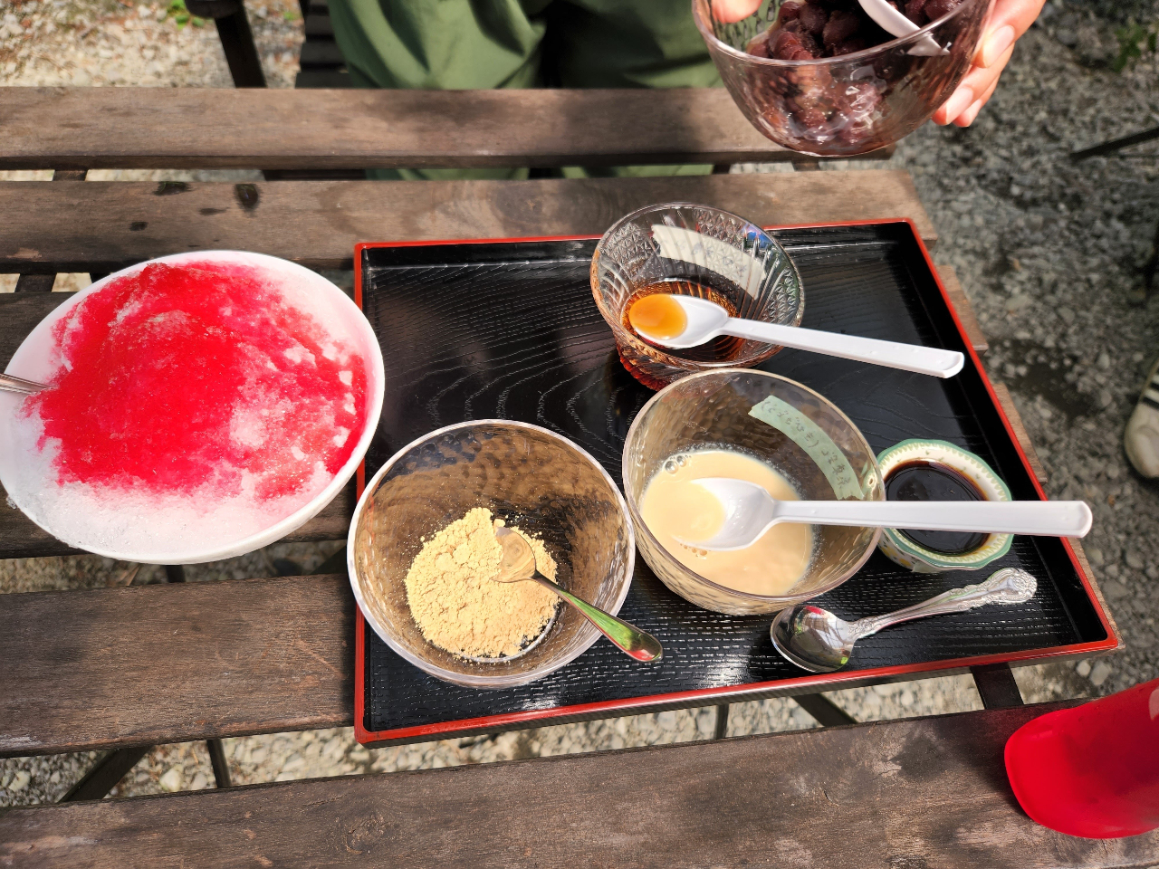 兵庫・奥丹波】竹でレーン、お椀、箸を作る本格流しそうめん＋デザート