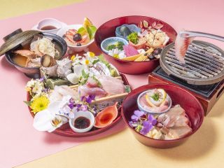 昼食は人気の館山新プレミアムご当地グルメの「館山炙り海鮮丼」!