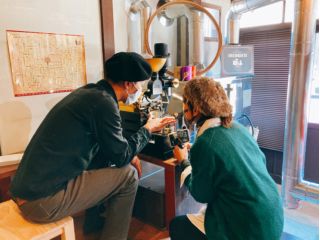 お友達やご家族様と一緒に、楽しく【焙煎体験】