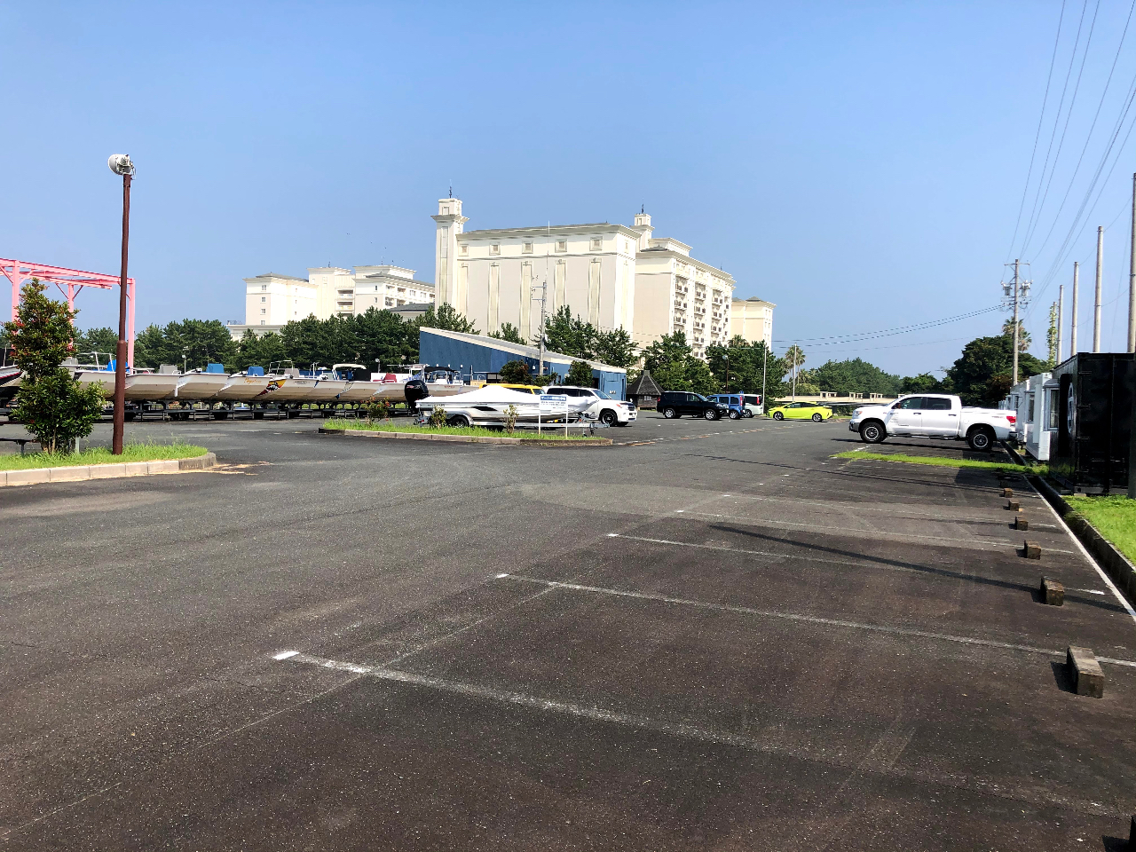 駐車場も広くたくさんあるので、運転に不慣れな方でも安心。アクセスも東名浜松西インターから約15分です。