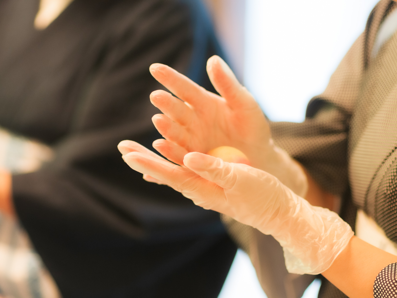ナチュラル和菓子体験とは、乾燥パウダーにて色づけした体に優しい和菓子です。本格的に三角棒を使用し和菓子を作ります。初心者大歓迎