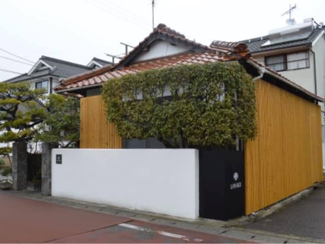 元助産院の築70年の古民家をリノベーション!!60年助産院をされていて!死亡事故ゼロの縁起の良いパワースポットです。入口のシンボルの松をくぐると・・・あがるかも