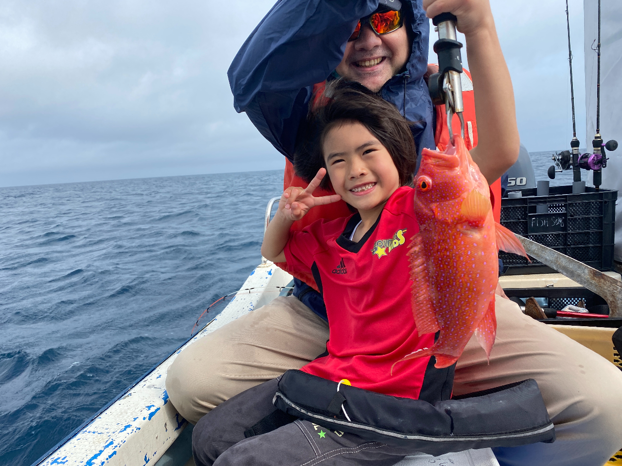 ミーバイGET！！三本の針が付いた仕掛けにエサをつけて、魚がかかれば仕掛けを巻き上げるだけ！！とっても簡単で楽しい五目釣り☆