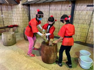 小田原 餅つき体験 気軽に本格餅つき体験ができる つきたてのお餅を食べよう 女性を含むグループ限定で送迎サービスあり ファミリー お友達同士 カップル 女子会におすすめ 湘南オーガニックファーム じゃらん遊び体験 小田原 餅つき体験 気軽に本格餅つき体験ができる つきたてのお餅を食べよう 女性を含むグループ限定で送迎サービスあり ファミリー お友達同士 カップル 女子会におすすめ 湘南オーガニックファーム じゃらん遊び体験