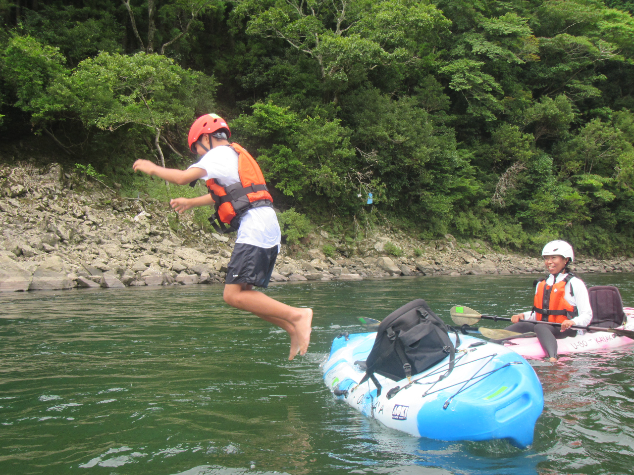 カヌーからジャンプ!