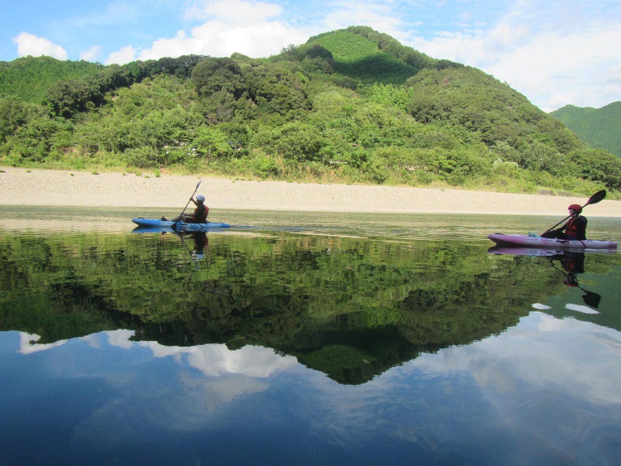 風がない時は 水面は鏡のように水上の全てを映します♪