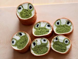 カエル 抹茶の味 国産小麦とよつ葉バターでふんわり良い香り