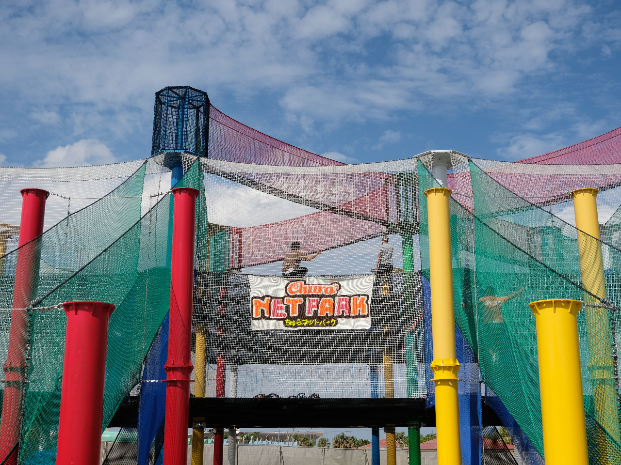 4階建ての大型トランポリン