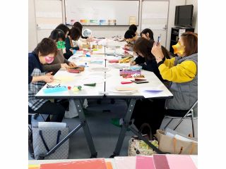 講座風景。対面で和気あいあいと…