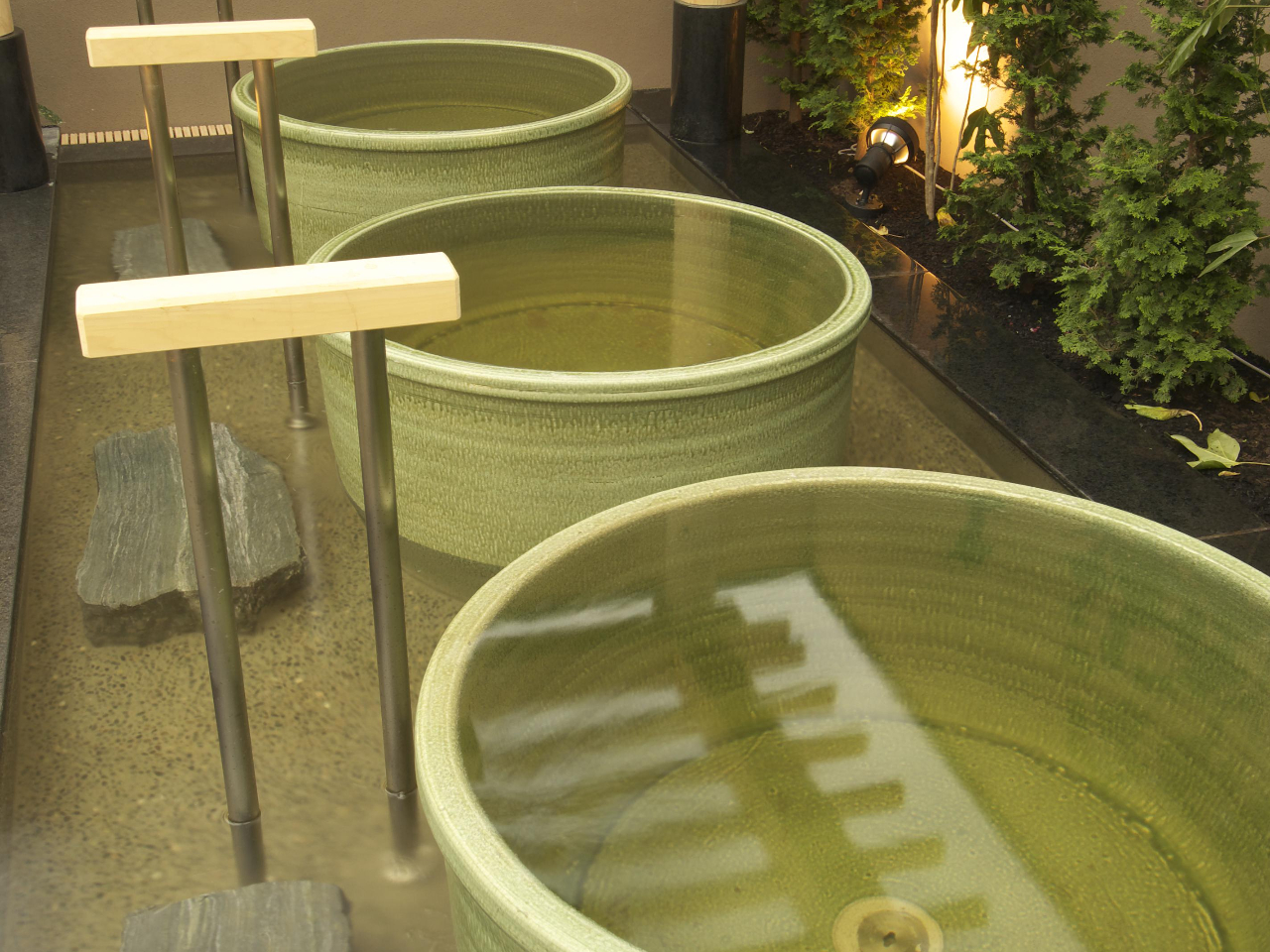 iƂȂߏāj̗ɓK̂߂܉Eq啗Ĉ悤ȂCłB̉ԊOʂɂĝ̐c牷܂܂B