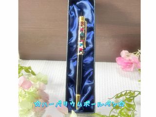 女性だけじゃなく、落ち着いた色合いもあるため、男性でも持ち歩ける ハーバリウムボールペンです☆(ケースは別売りとなります)