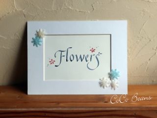 赤いお花もカリグラフィーのペンで描きます♪