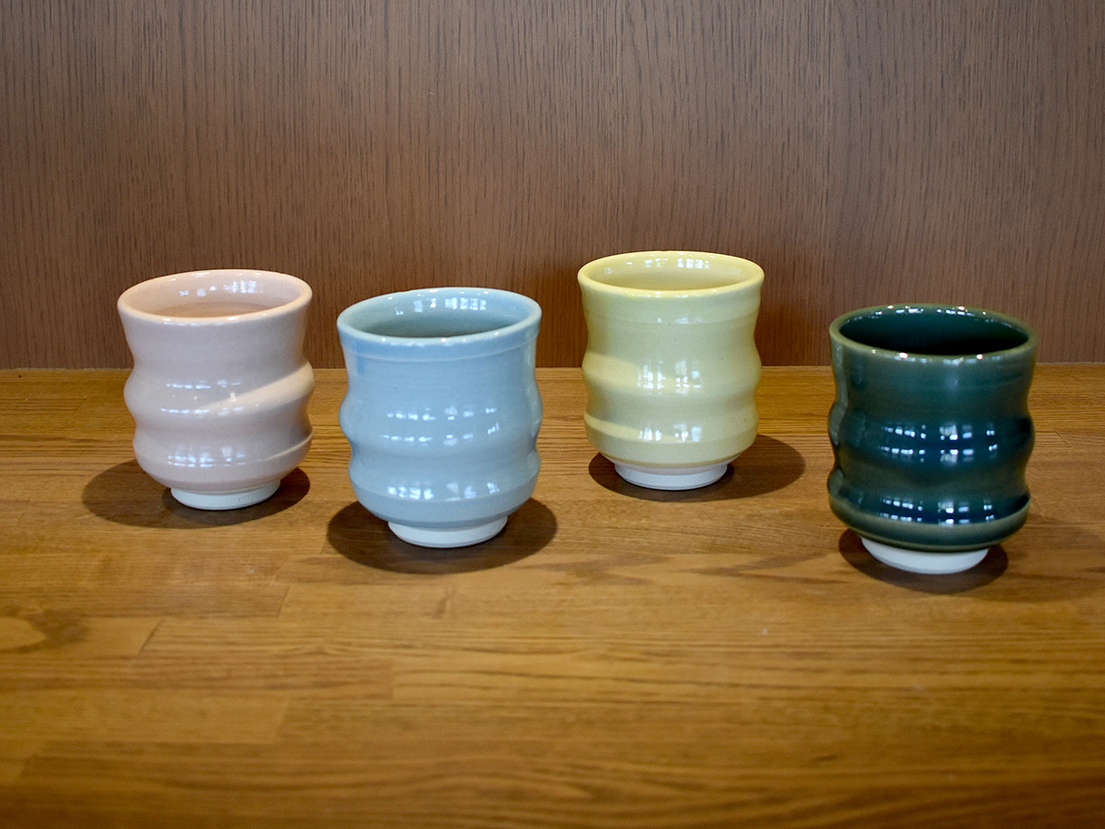 陶芸体験のうわぐすりを、新たに4種類追加しました。淡いパステル調の黄色、水色、ピンクと伝統釉のおりべ釉を追加しました。