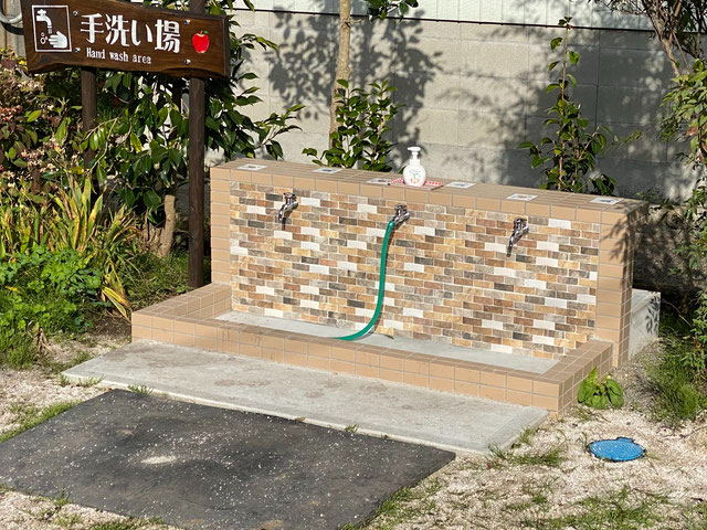 飲用可!甘い果汁がついた手や口をきれいに洗いましょう