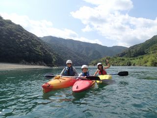 岩間沈下橋下流 親子でイェーイ!