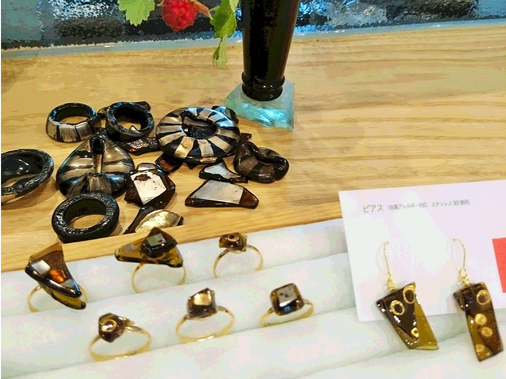 半田 気軽に 色ガラスアクセサリーづくり ファミリー カップルにおすすめ ギャラリーイリマル じゃらん遊び体験