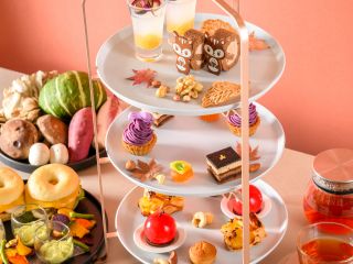 梨、栗、柿、紫いもなど、秋といえば!な味覚をたっぷりと使用したアフタヌーンティーを作りました。